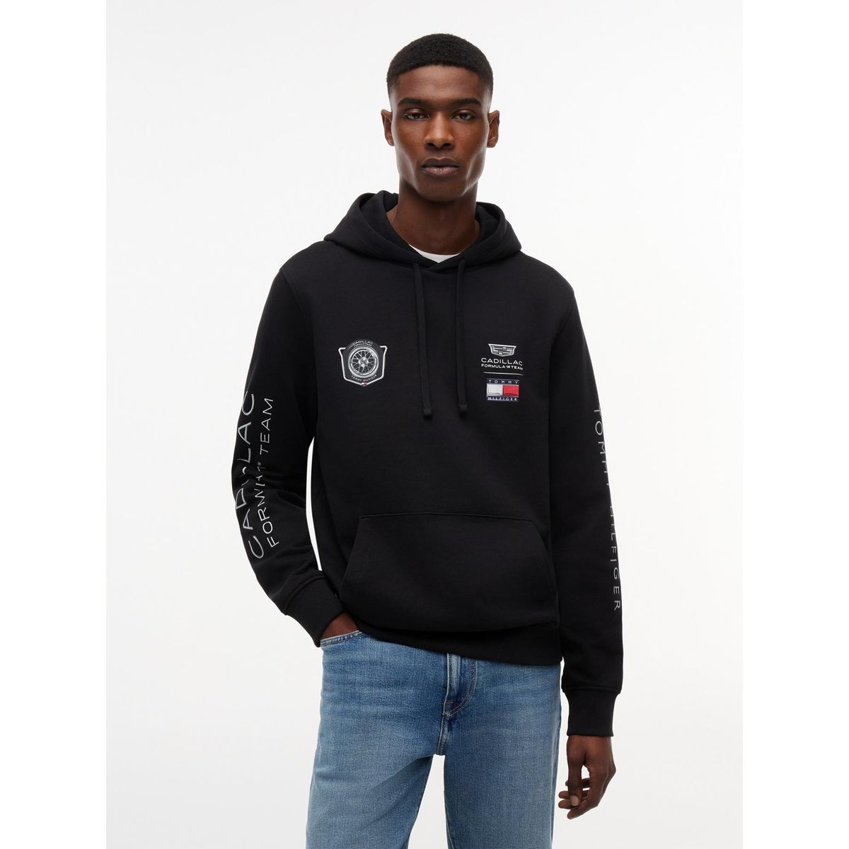 TOMMY HILFIGER - Polerón Unisex Hoodie TH x Cadillac Fórmula 1 Negro Tommy Hilfiger