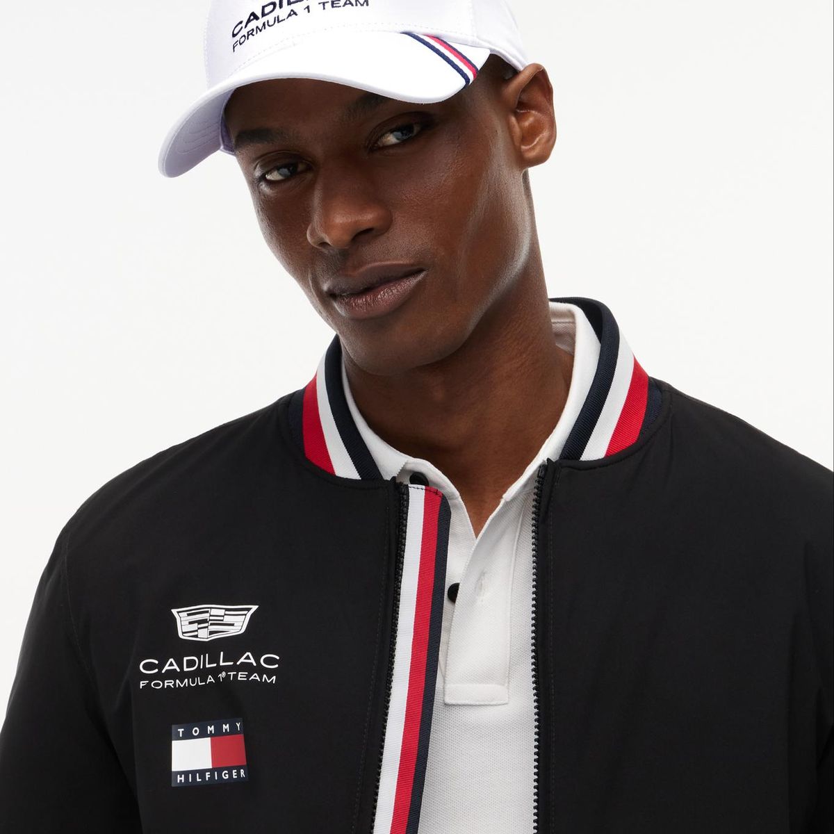 TOMMY HILFIGER - Jockey Unisex TH x Cadillac Fórmula 1 Blanco Tommy Hilfiger