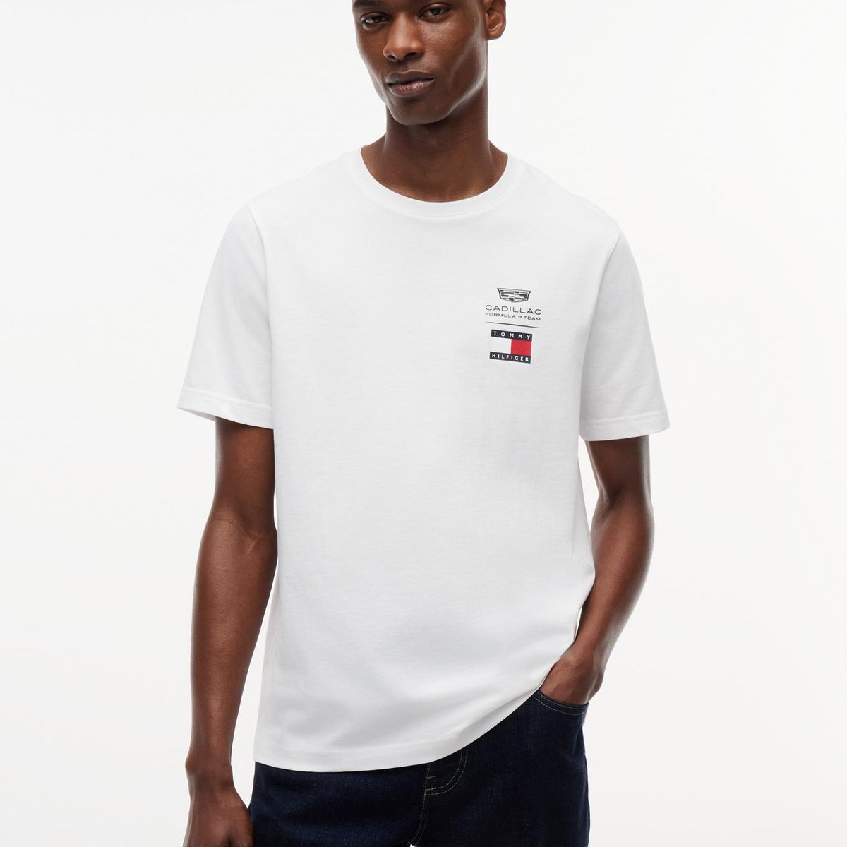 TOMMY HILFIGER - Polera Unisex TH x Cadillac Fórmula 1 Regular Fit Blanco Tommy Hilfiger