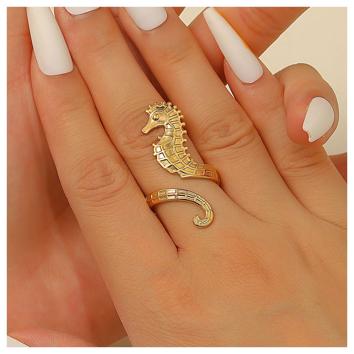 ZG JOYAS - Anillo Caballo Mar Texturizado Dorado Galvanizado En Oro