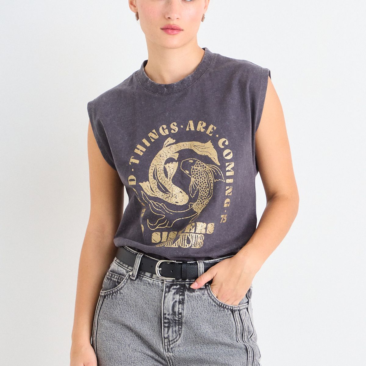 IO - Polera Estampada Mujer Gris Io