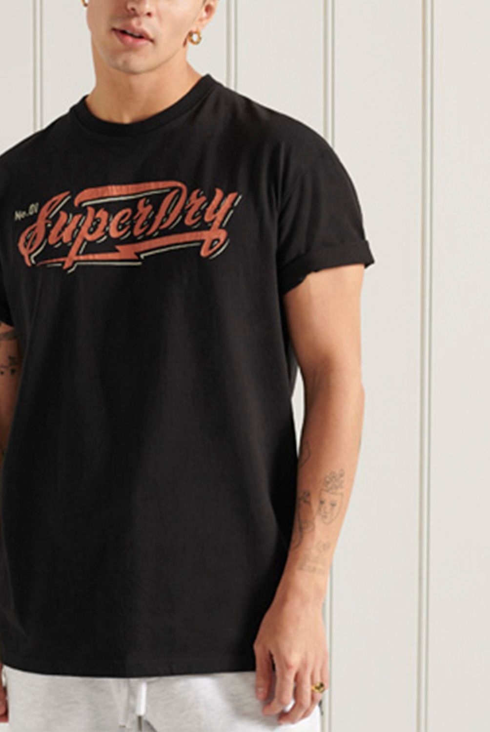 SUPERDRY - Polera De Corte Cuadrado Con Estampado Gráfico De Estilo Boho Hombre