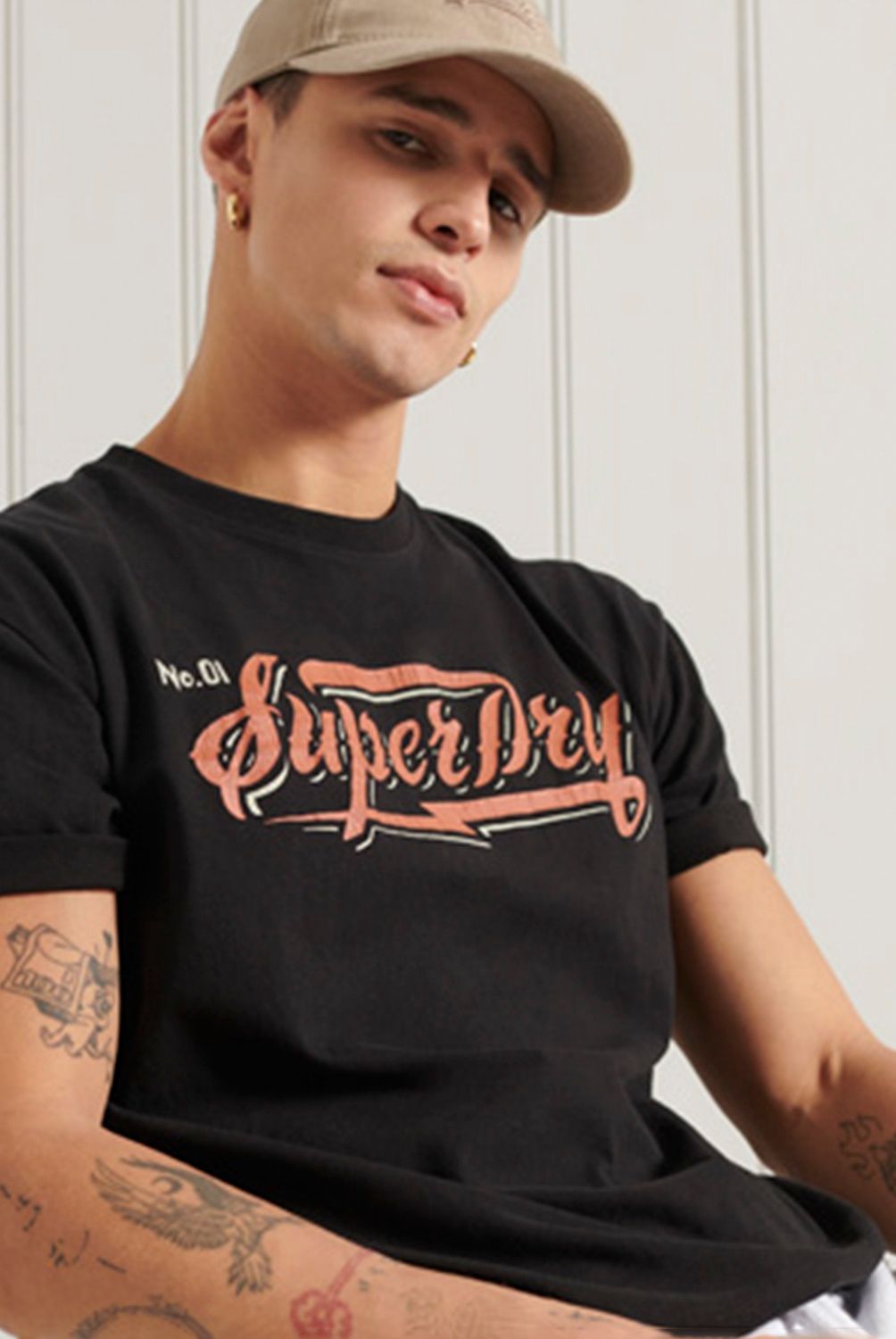 SUPERDRY - Polera De Corte Cuadrado Con Estampado Gráfico De Estilo Boho Hombre