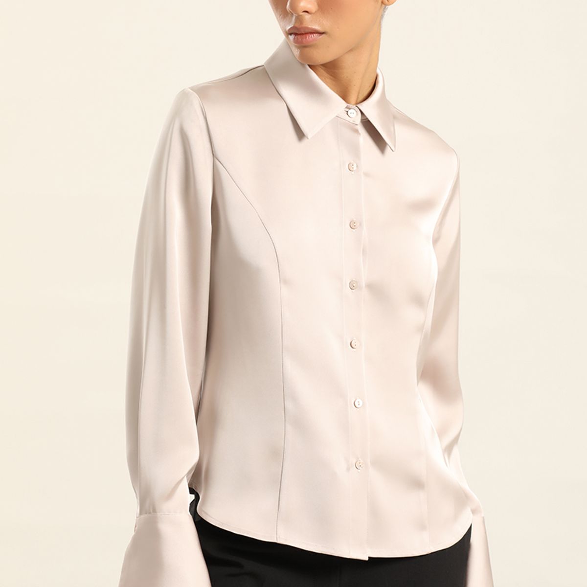 LIOLA - Blusa Entallada, Satin Beige Liola