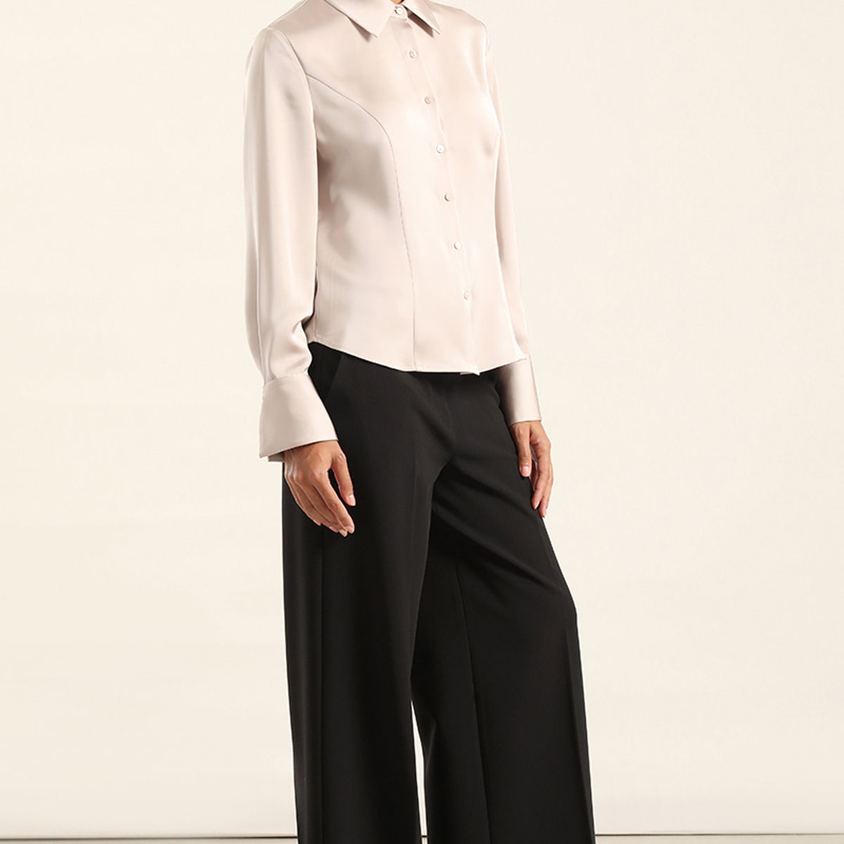LIOLA - Blusa Entallada, Satin Beige Liola