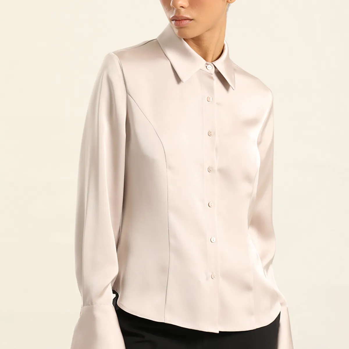 LIOLA - Blusa Entallada, Satin Beige Liola