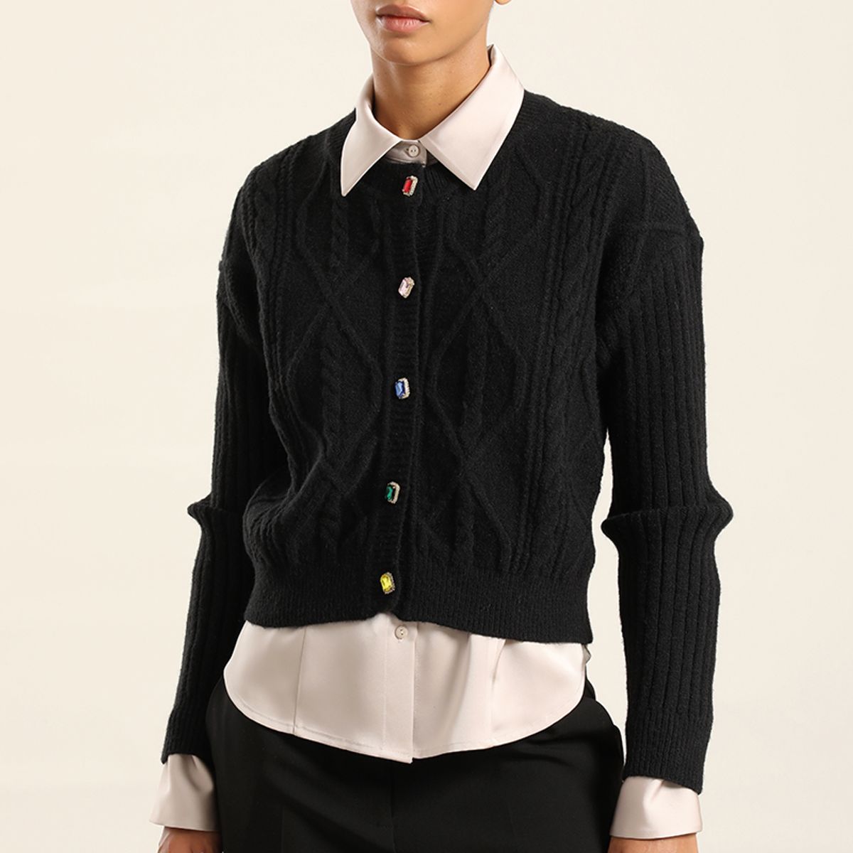 LIOLA - Cardigan Punto Boton Joya, Negro Liola