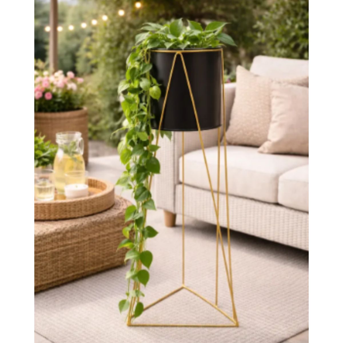 GENERICO - Macetero Metal Negro Base Dorada Moderno Decorativo