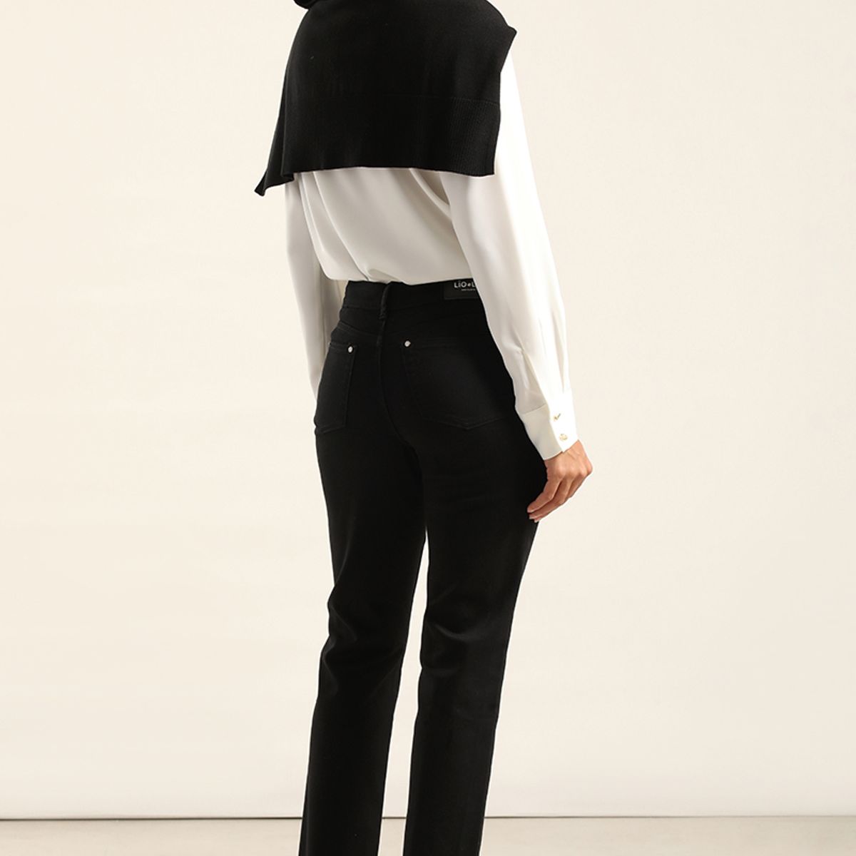 LIOLA - Jeans Color Slim Push Up, Negro Liola