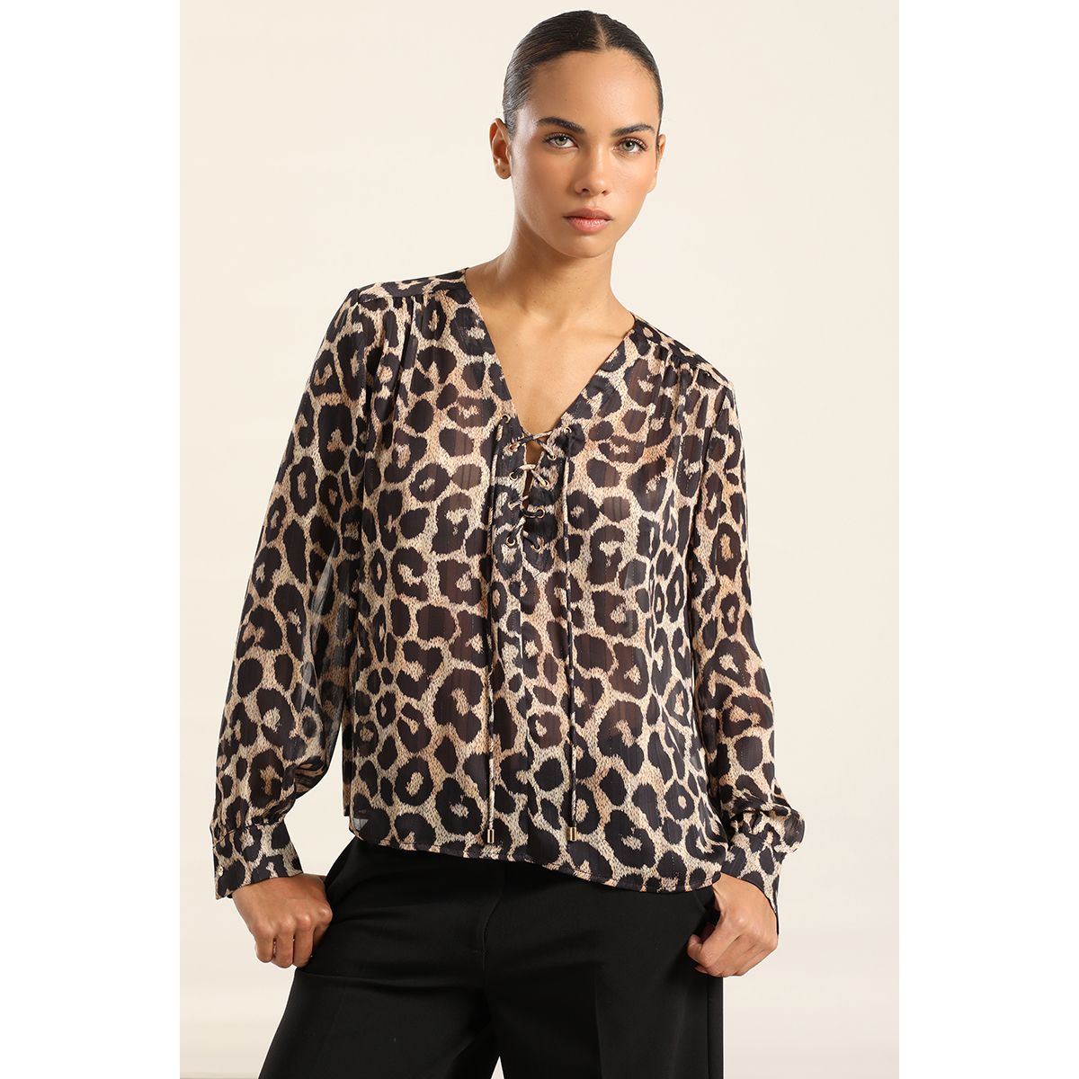 LIOLA - Blusa Animal Print, Negro Liola