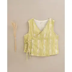 DADATI - Blusa niña cruzada con estampado grietas blanco y pistacho