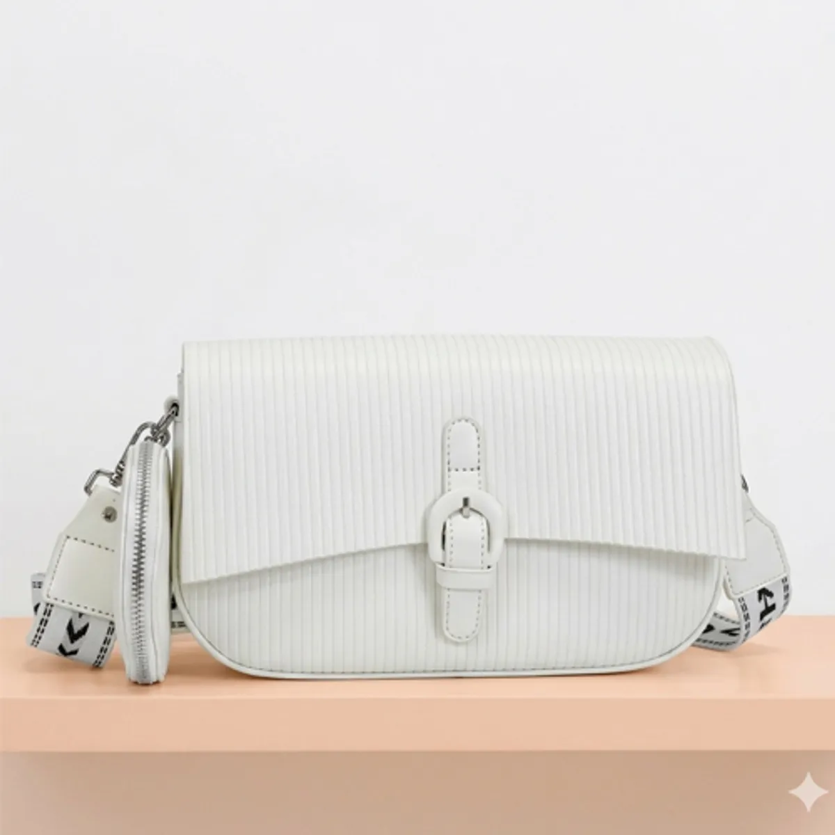 GENERICO - Cartera Bandolera Eco-Cuero Texturizada unicolor liso con Correa Bordada