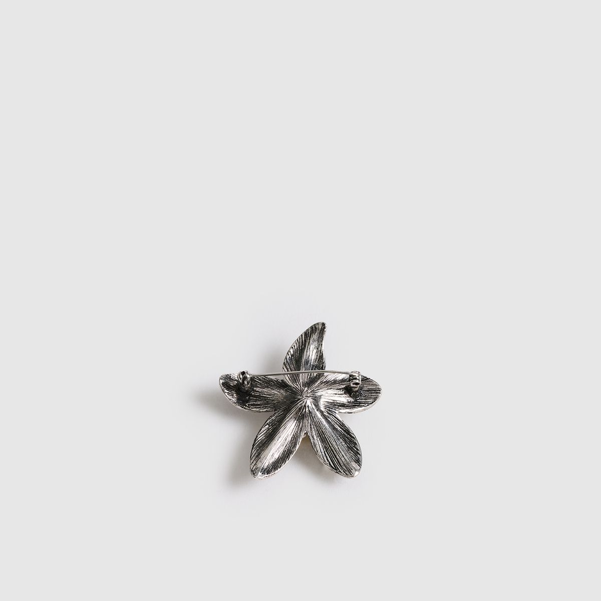 LOUNGE - Prendedor Mujer Flor