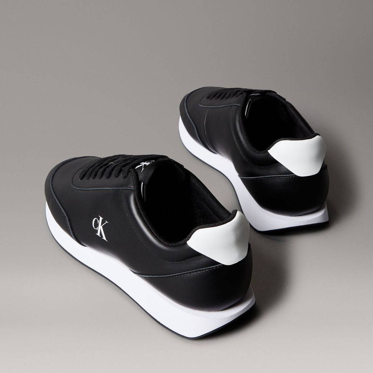 CALVIN KLEIN - Zapatillas Retro Runner en Cuero Negro Calvin Klein