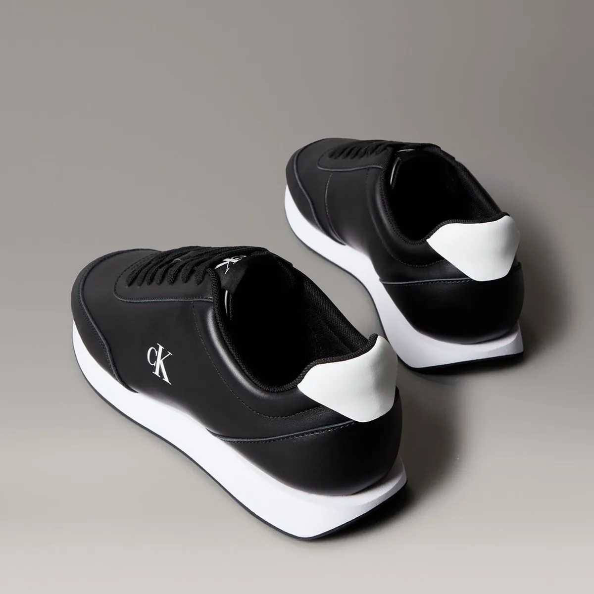 CALVIN KLEIN - Zapatillas Retro Runner en Cuero Negro Calvin Klein