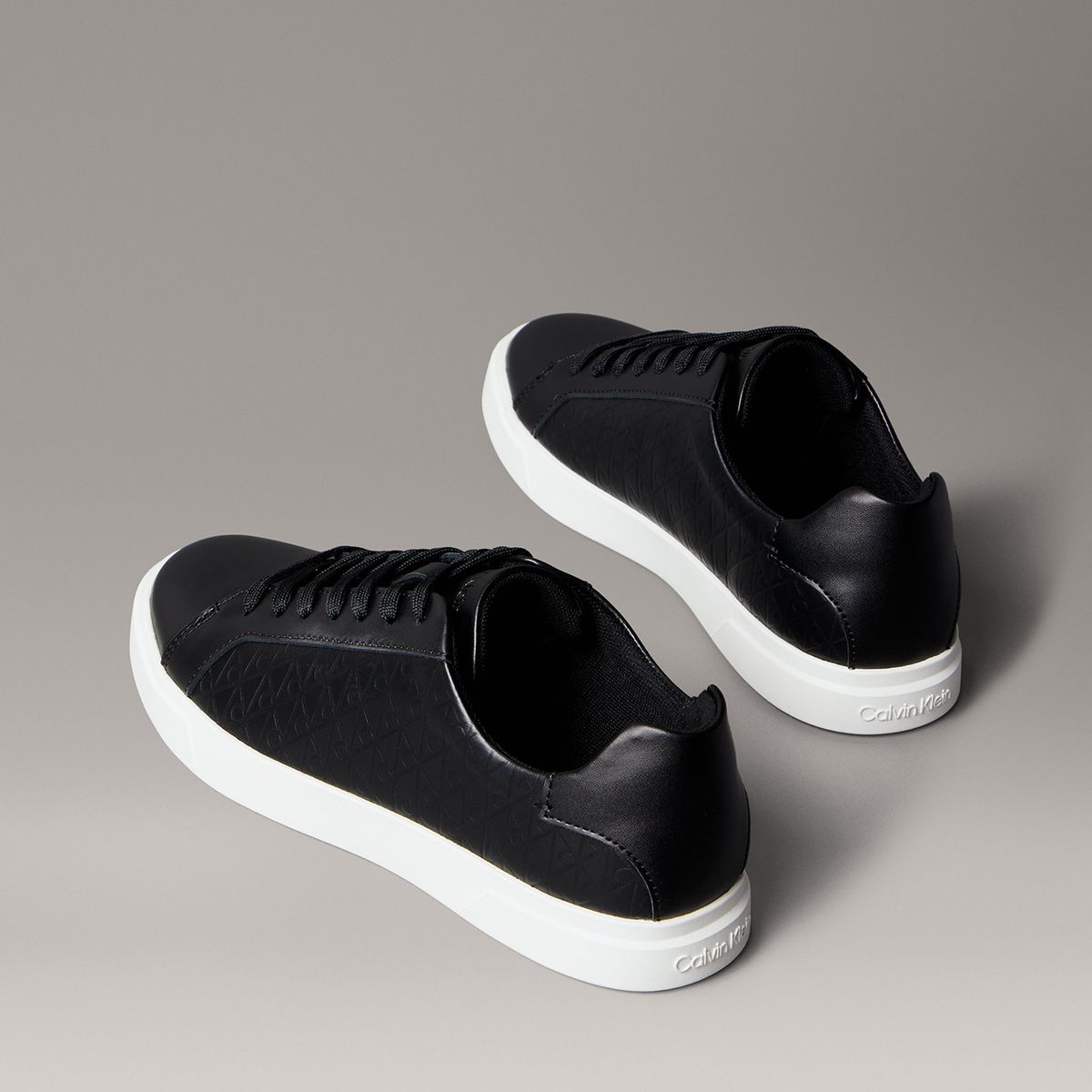 CALVIN KLEIN - Zapatillas con Monograma en Relieve Negro Calvin Klein