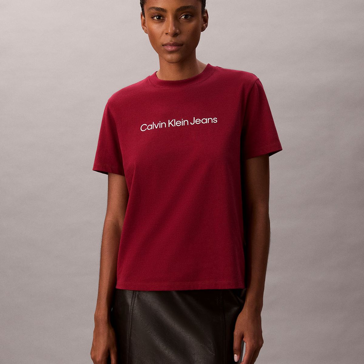 CALVIN KLEIN - Polera Clásica con Logo Estampado
