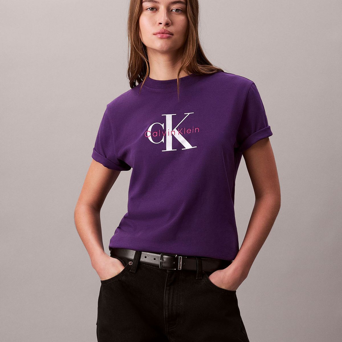 CALVIN KLEIN - Polera Clásica con Monograma Estampado Lila Calvin Klein