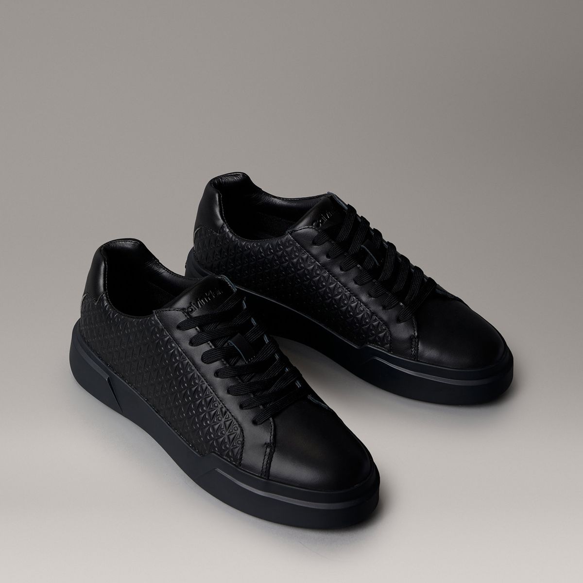 CALVIN KLEIN - Zapatillas con Estampado de Monograma en Relieve Negro Calvin Klein