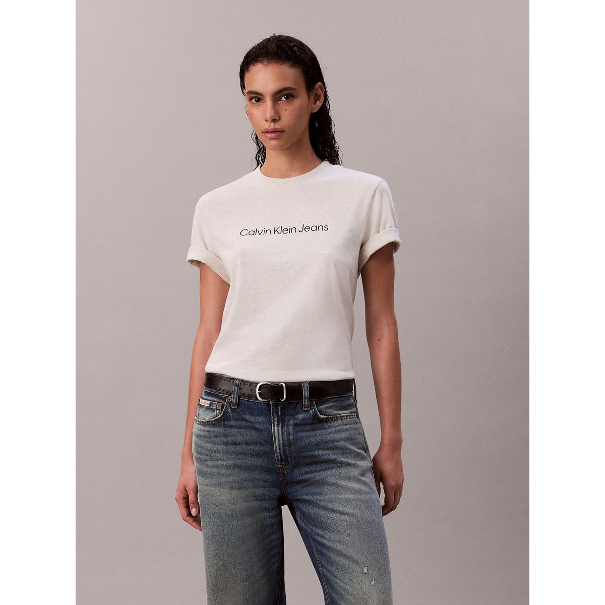 CALVIN KLEIN - Polera Clásica con Logo Estampado Beige Calvin Klein