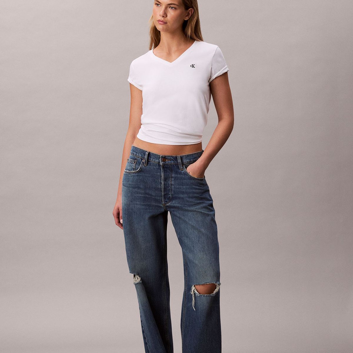 CALVIN KLEIN - Polera con Cuello en V y Logo Archive Blanco Calvin Klein