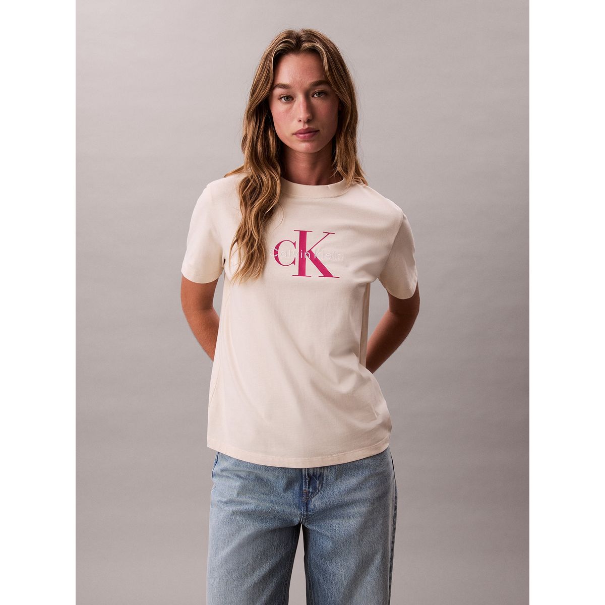 CALVIN KLEIN - Polera Clásica con Monograma Estampado Beige Calvin Klein