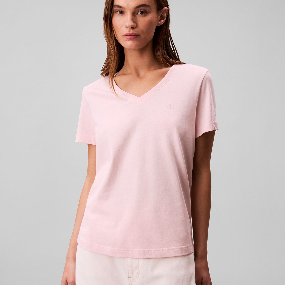 CALVIN KLEIN - Polera con Cuello en V y Logo Archive Rosado Calvin Klein