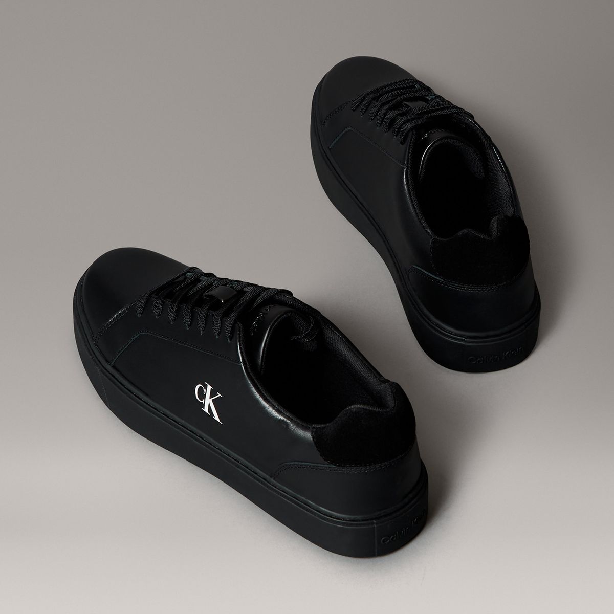 CALVIN KLEIN - Zapatillas Classic en Cuero Negro Calvin Klein