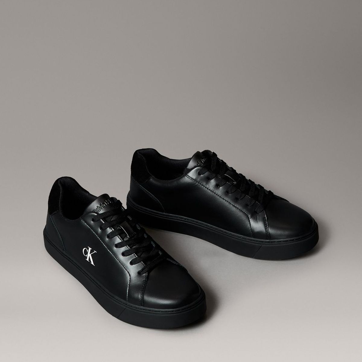 CALVIN KLEIN - Zapatillas Classic en Cuero Negro Calvin Klein