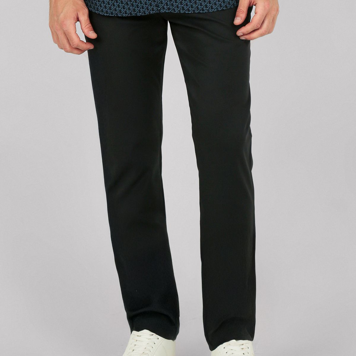 KARL LAGERFELD - Pantalón de golf de alto rendimiento con frente plano