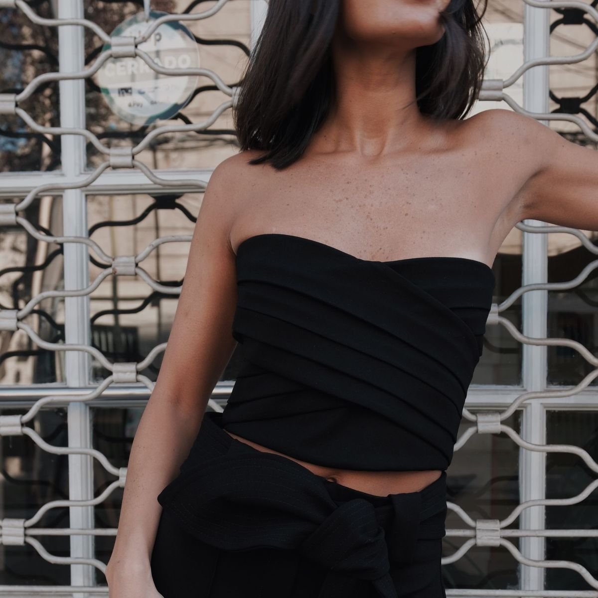 PADOVA - Crop Top Esencia De Laureles Negro Mujer