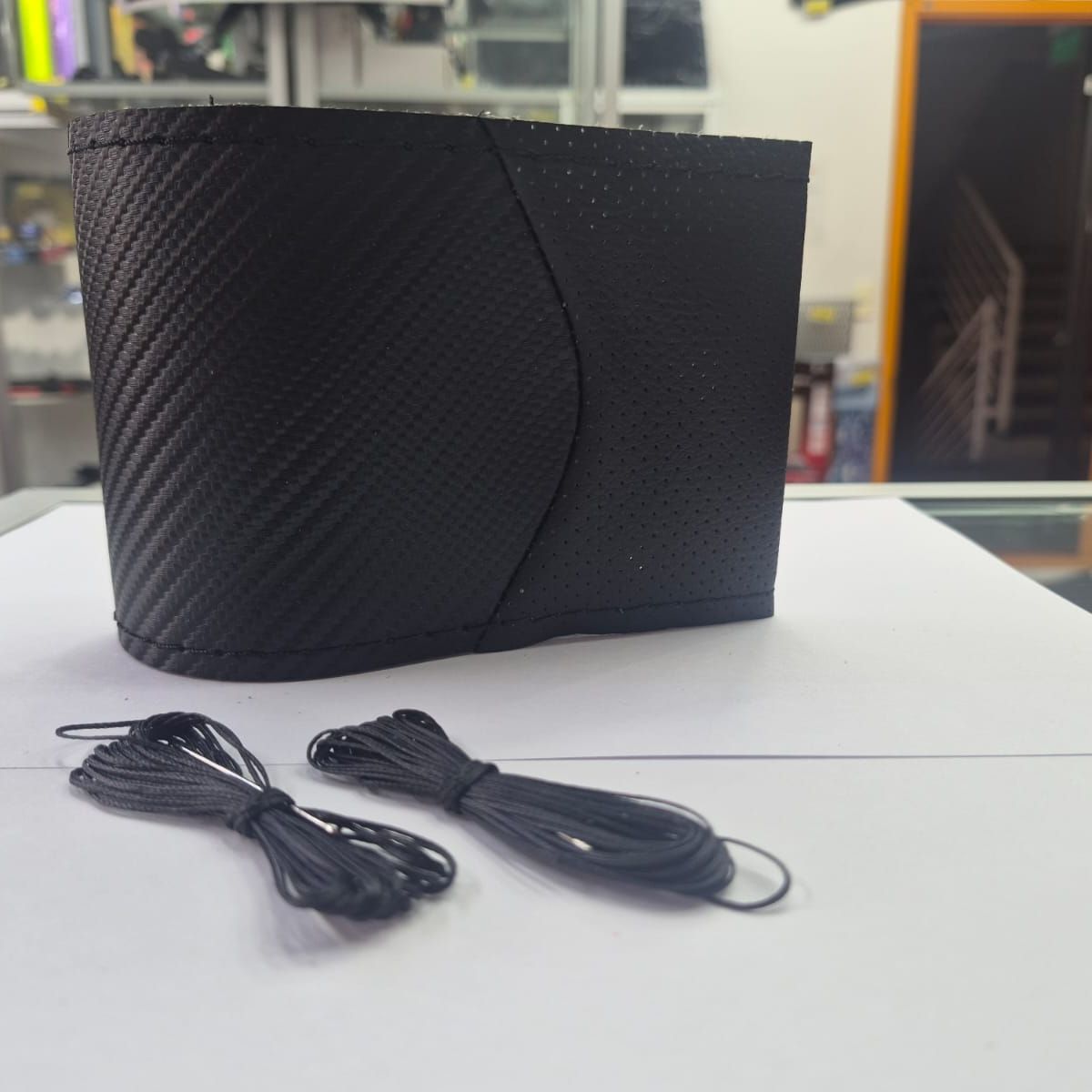 GENERICO - Funda Protectora para Volante diseño carbono negro con negro hilo negro