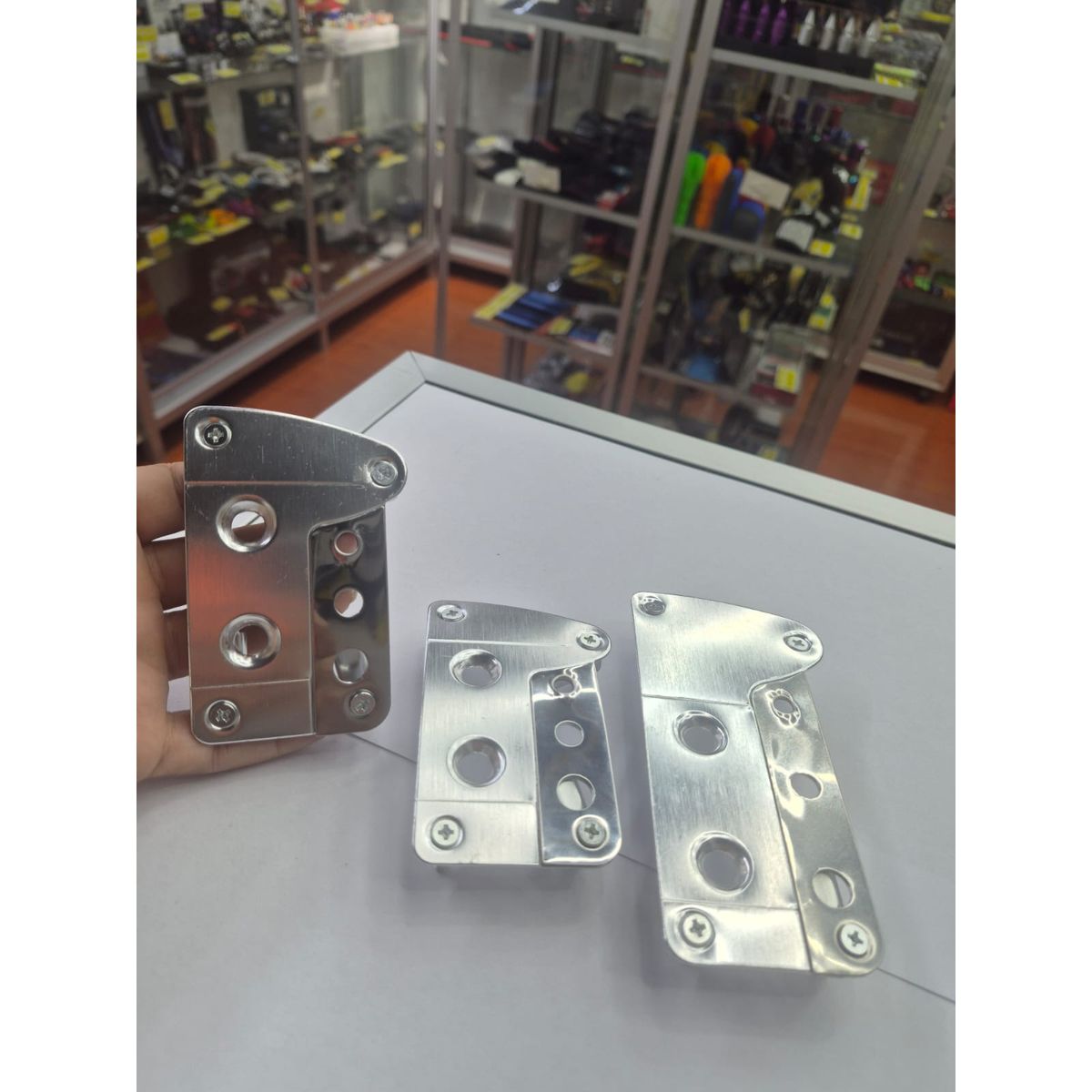GENERICO - Set Cubre Pedales Deportivo 3 Piezas - Aluminio  Universal para Autos Manuales todo cromado