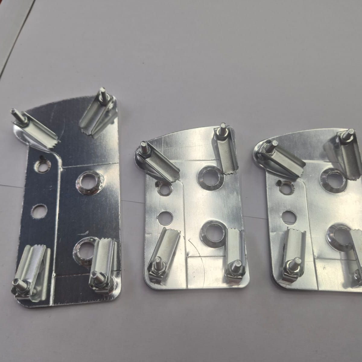 GENERICO - Set Cubre Pedales Deportivo 3 Piezas - Aluminio  Universal para Autos Manuales todo cromado
