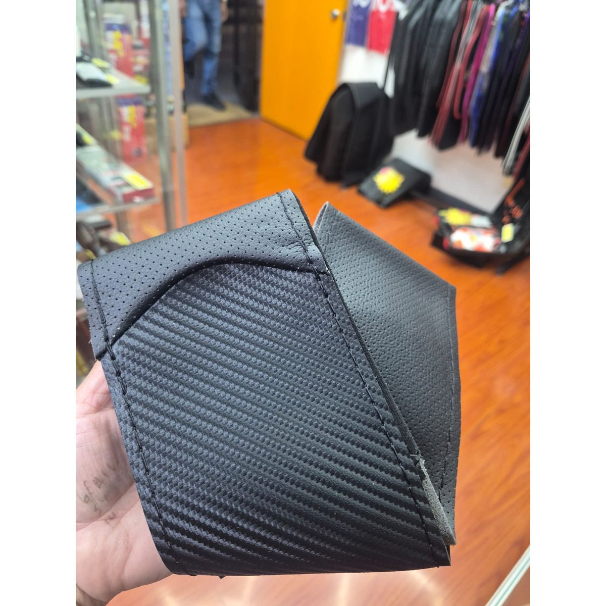 GENERICO - Funda Protectora para Volante diseño carbono negro con negro hilo negro