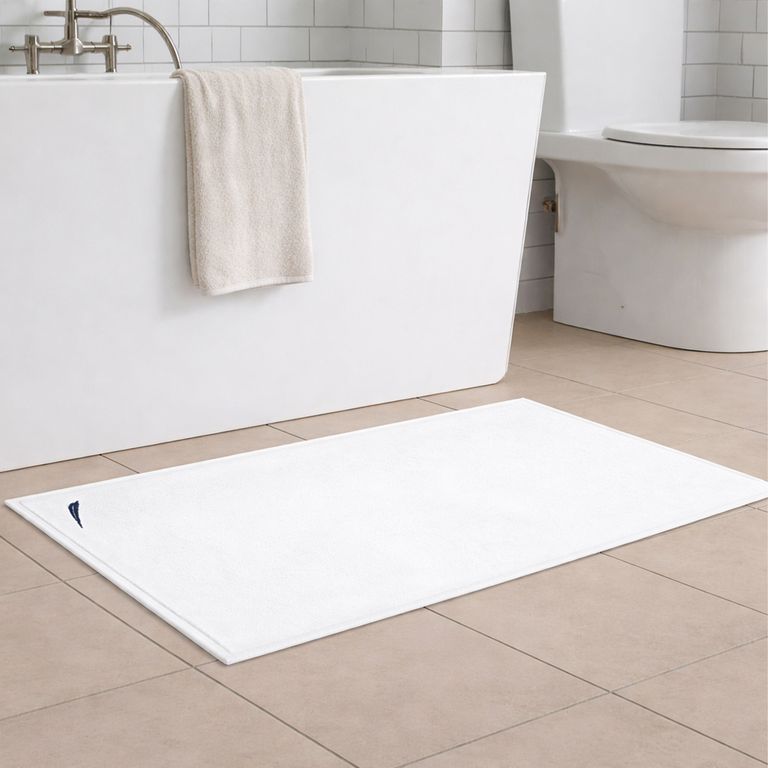 Toalla de piso Home 100% algodon blanco logo azul 46x76cm