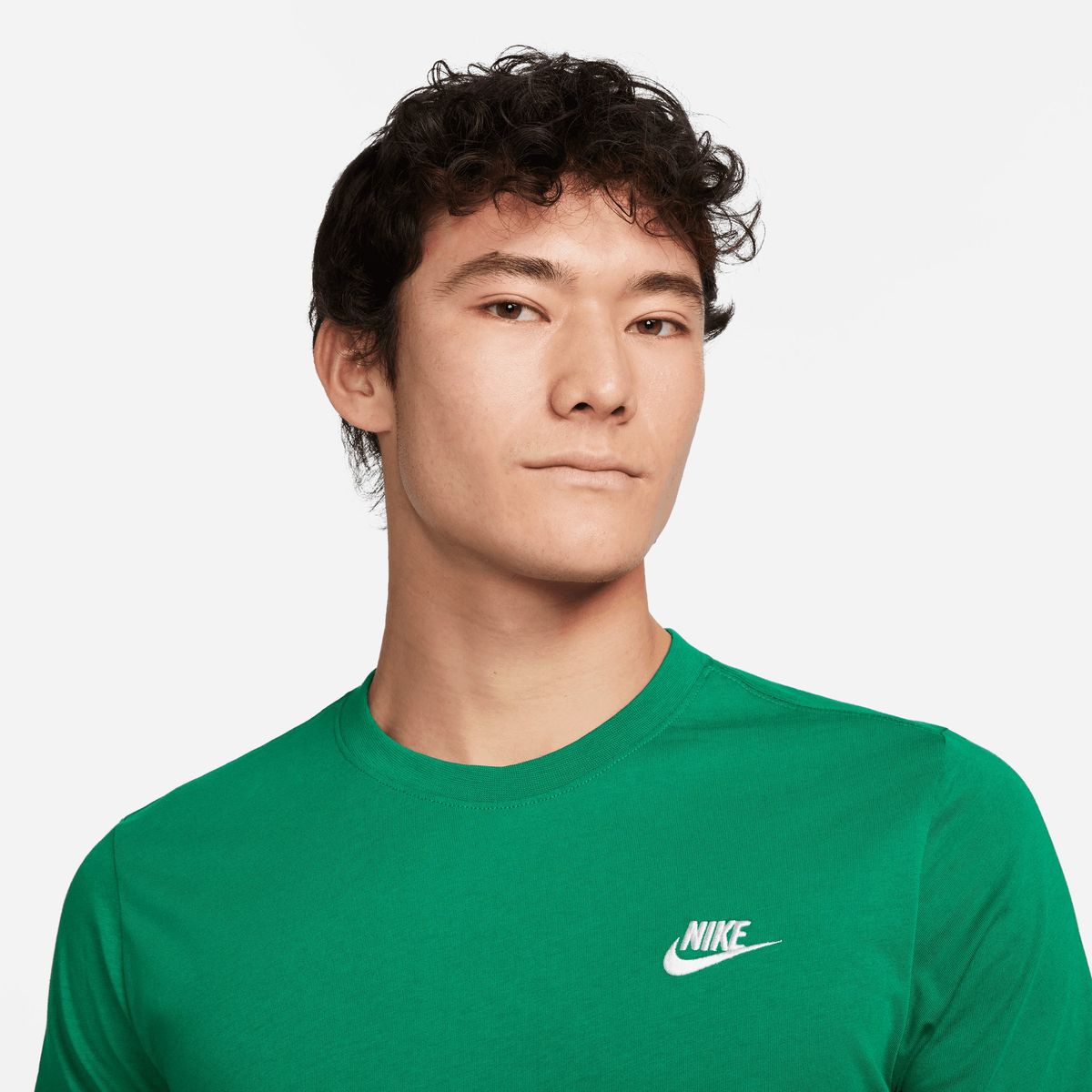 NIKE - Camiseta Nike Sportswear Club Verde Hombre