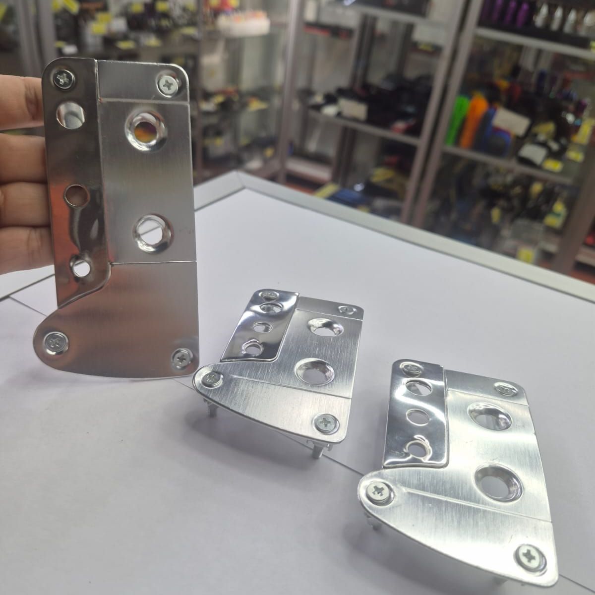 GENERICO - Set Cubre Pedales Deportivo 3 Piezas - Aluminio  Universal para Autos Manuales todo cromado
