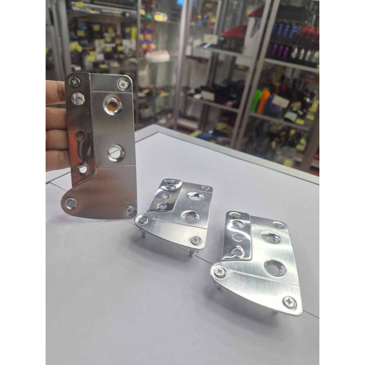 GENERICO - Set Cubre Pedales Deportivo 3 Piezas - Aluminio  Universal para Autos Manuales todo cromado