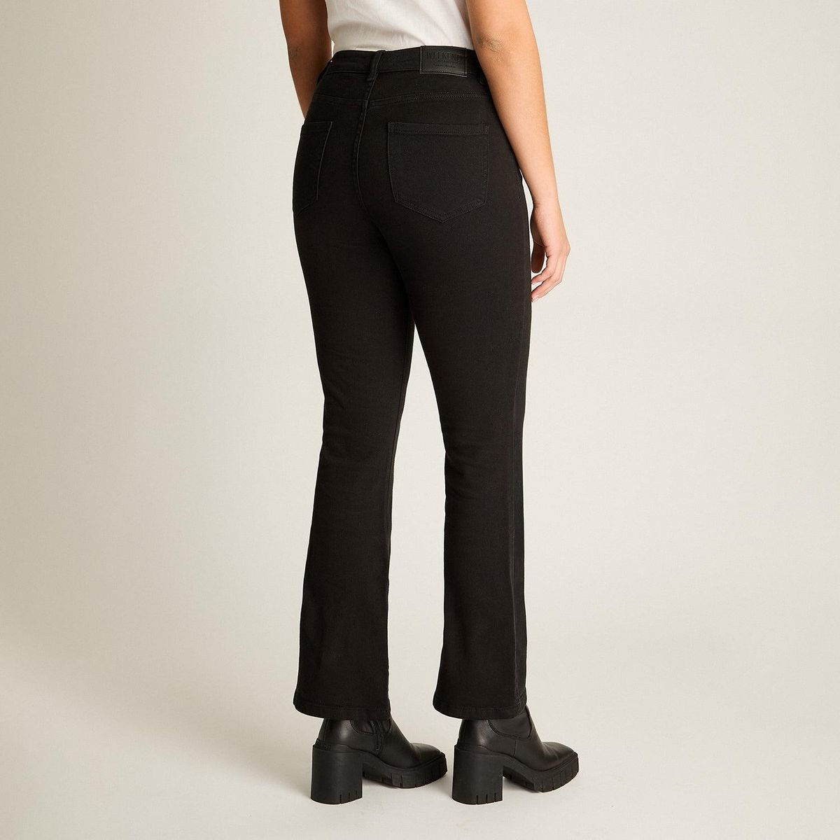LORENZO DI PONTTI - Jeans Negro Mini Flare de Tiro Medio con Cinco Bolsillos