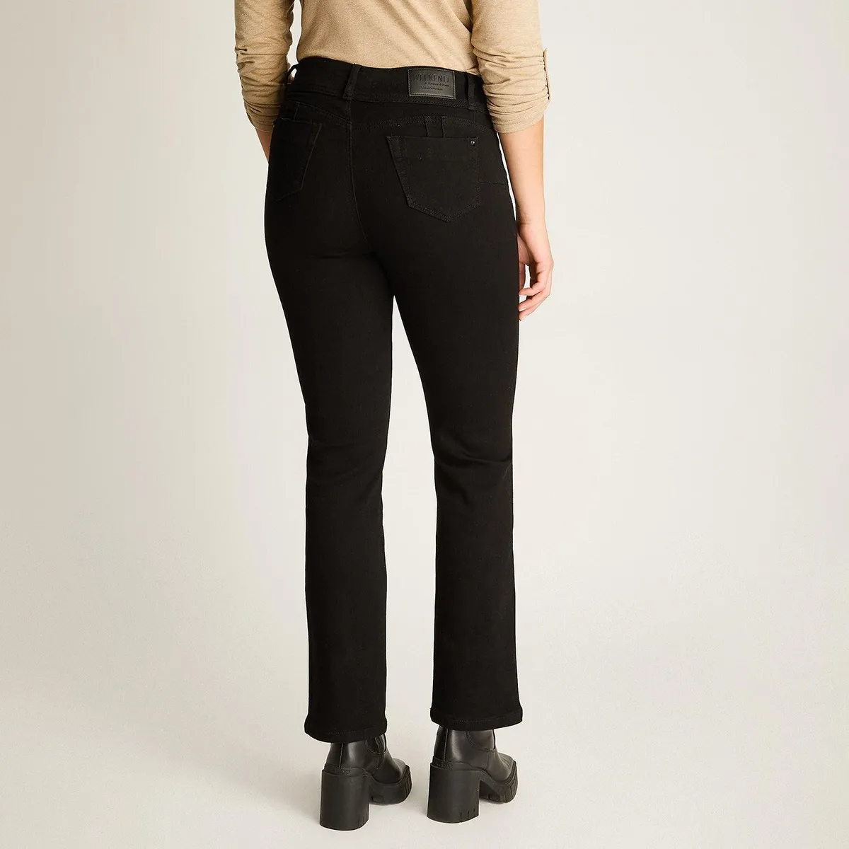 LORENZO DI PONTTI - Jeans Recto Negro Push Up de Cinco Bolsillos