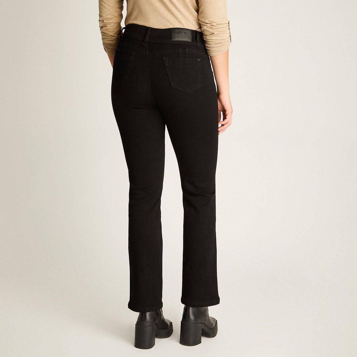 LORENZO DI PONTTI - Jeans Recto Negro Push Up de Cinco Bolsillos