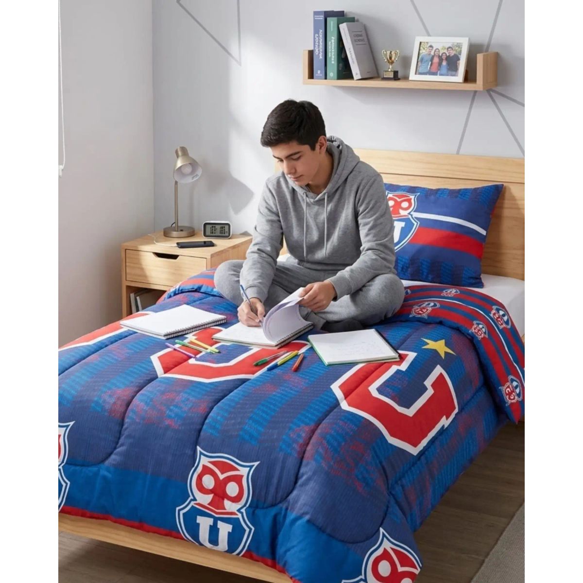 Plumón Universidad de Chile 1.5 Plazas Diseño Escudo Gigante, marca GENERICO - Foto Principal