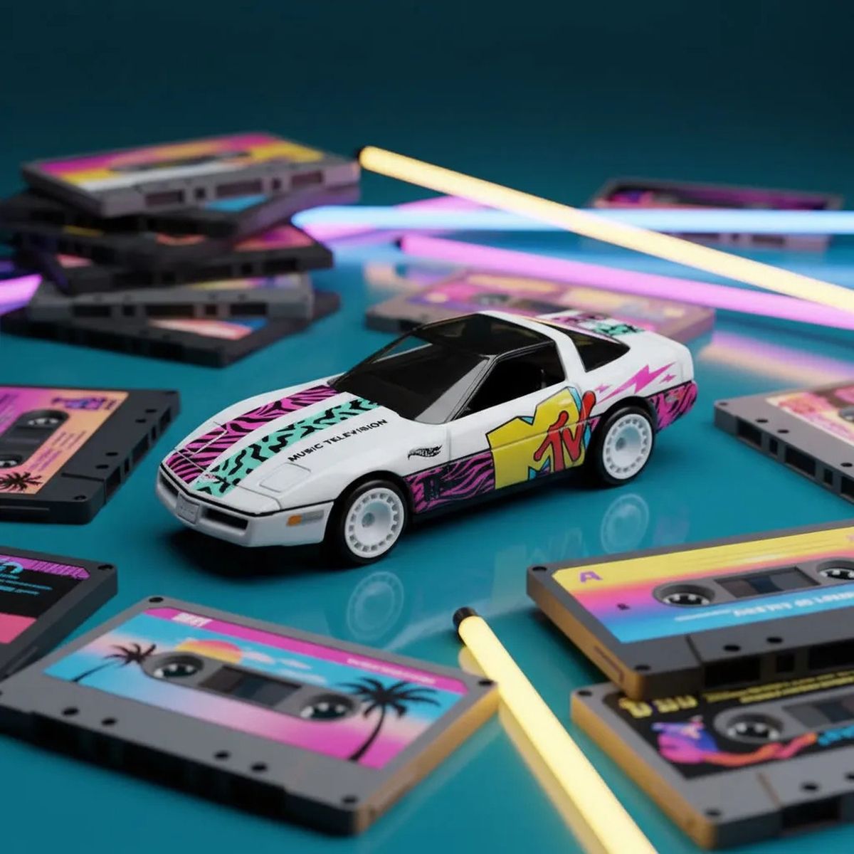 HOT WHEELS - Hot Wheels Premium 84 Corvette MTV Pop Culture