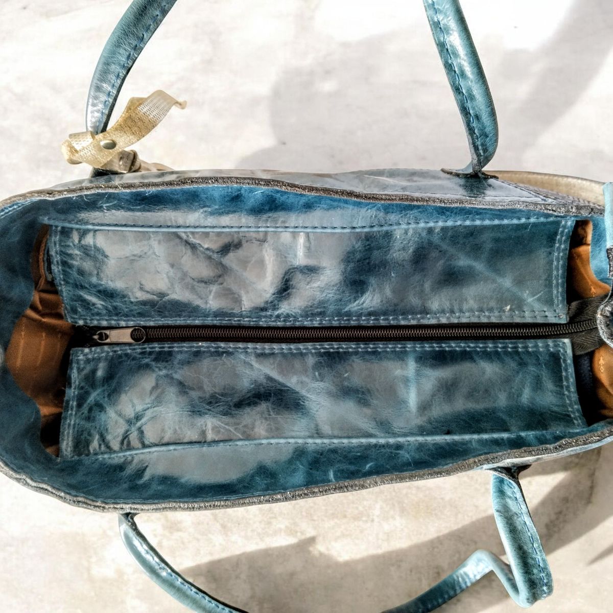 GENERICO - Cartera de cuero Leticia azul , fausta y guapa