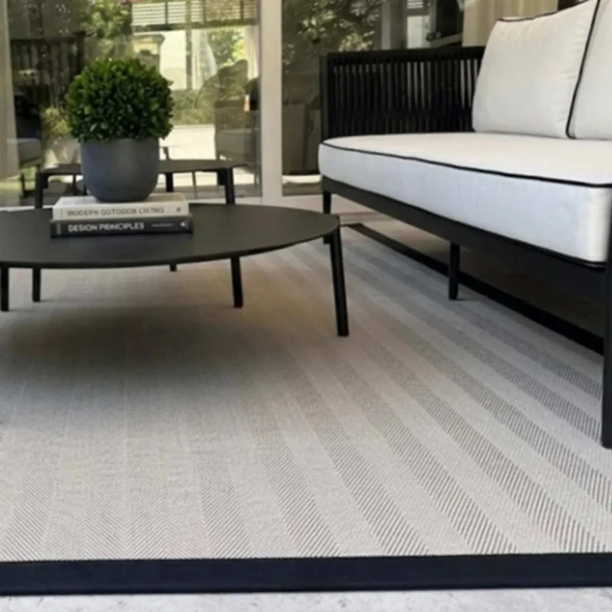 DECORUGZ - Alfombra Vinílica Lavable Grecia borde negro 200x300