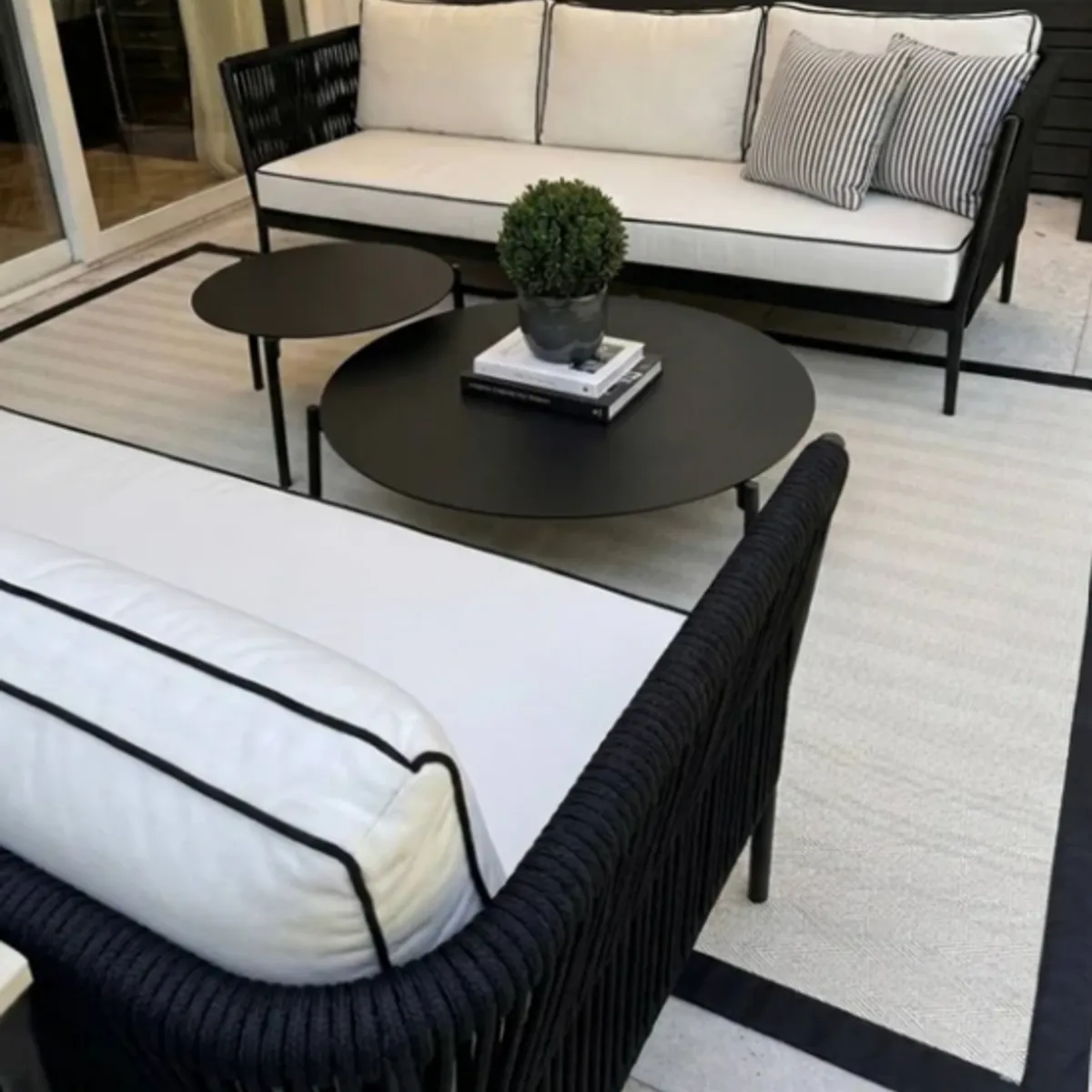 DECORUGZ - Alfombra Vinílica Lavable Grecia borde negro 150x200