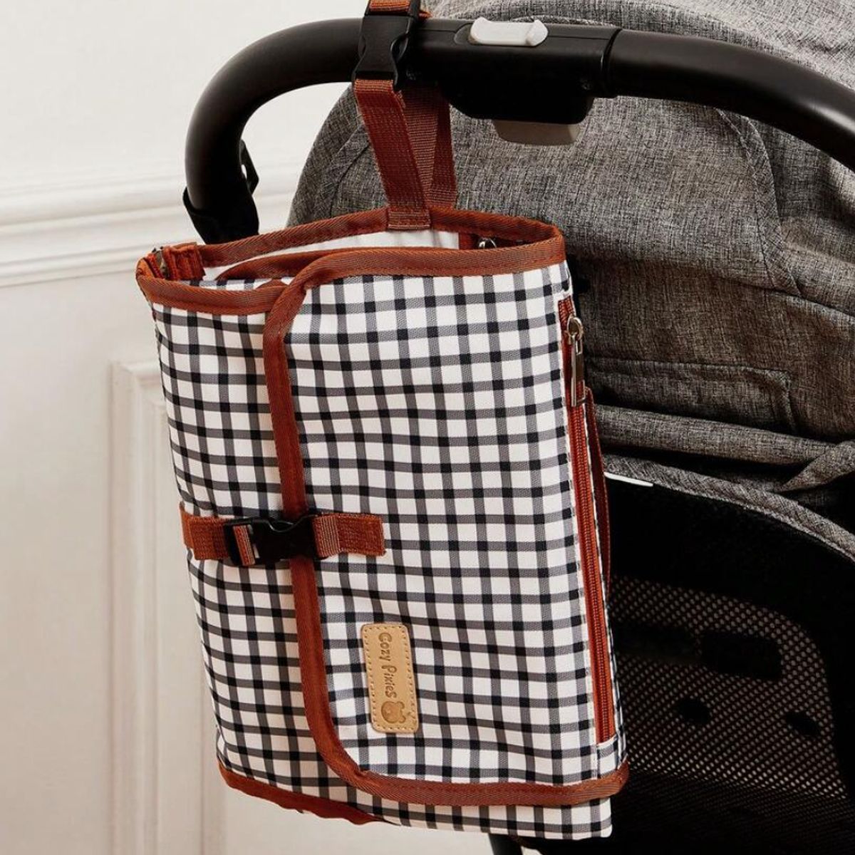 A - Cambiador de Pañales Portátil Impermeable a Cuadros