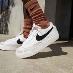 NIKE - Blazer Low Platform Zapatilla Urbana Mujer Blanco