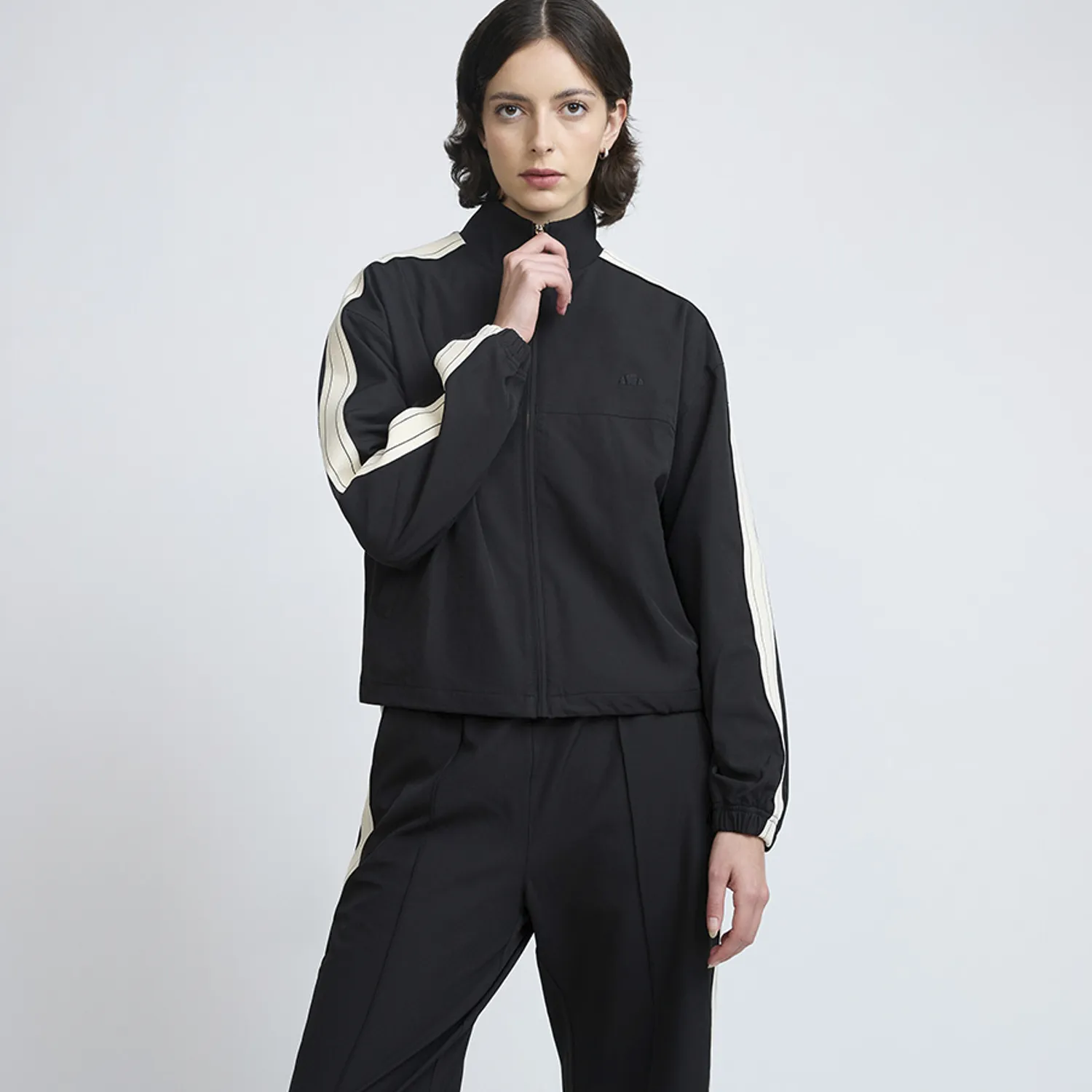 ELLESSE CHAQUETA MUJER ELLESSE LUCIANA NEGRO | Falabella Chile